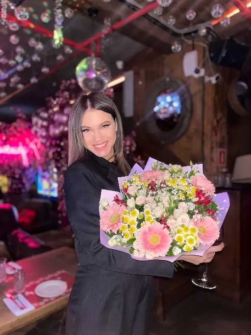 Я та, кто умеет разжечь страсть и довести до предела 🔥
Люблю шалости, тайные встречи и моменты, когда весь мир исчезает
var txtT... Я та, кто умеет разжечь страсть и довести до предела 🔥
Люблю шалости, тайные встречи и моменты, когда весь мир исчезает
var txtT...
