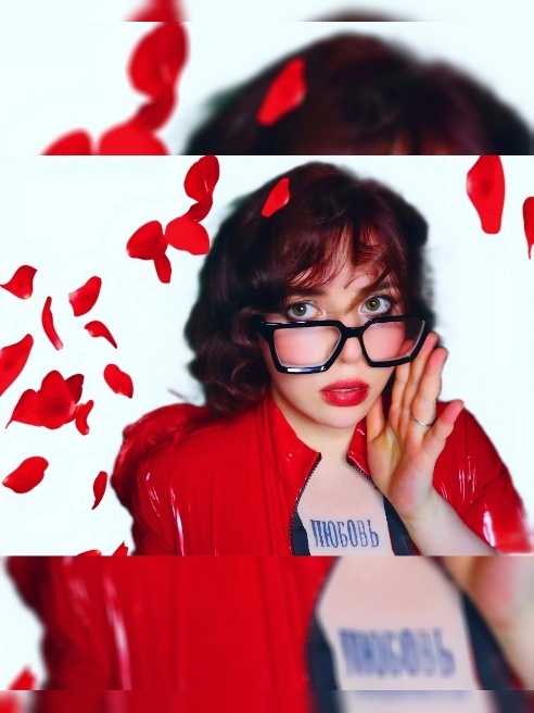 Мой мир — это смесь аниме-романтики и игрового азарта! ❤️ Днём я милый косплеер,который старательно повторяет образ любимых персонажей, а...