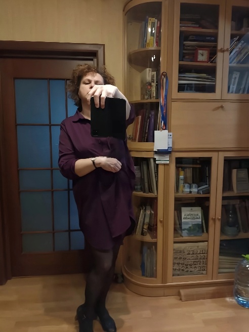 Интеллигентная замужняя женщина 43 лет приглашает в гости чистоплотного мужчину. Возможна встреча вместе с мужем в формате МЖМ или без не...