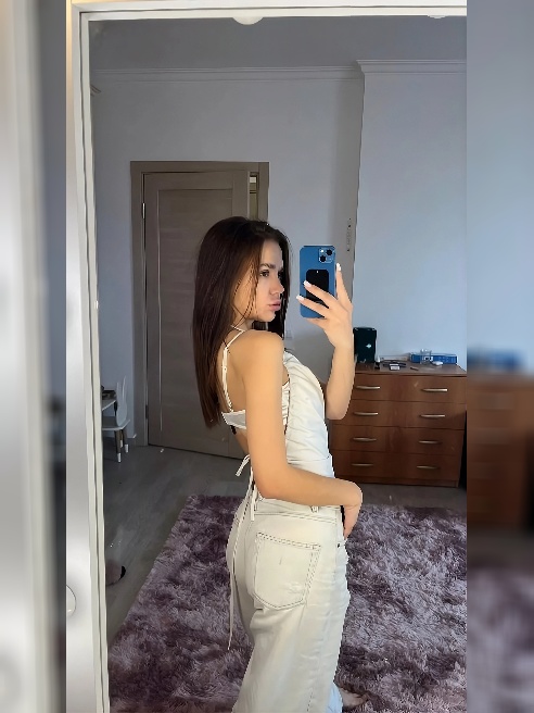 Ночью всё звучит тише, но ощущается сильнее 🌙
Каждый жест становится смыслом, каждый взгляд — приглашением 😌
Мне нравится растворяться... Ночью всё звучит тише, но ощущается сильнее 🌙
Каждый жест становится смыслом, каждый взгляд — приглашением 😌
Мне нравится растворяться...