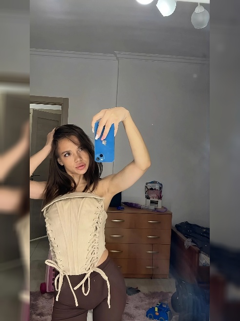 Ночью всё звучит тише, но ощущается сильнее 🌙
Каждый жест становится смыслом, каждый взгляд — приглашением 😌
Мне нравится растворяться... Ночью всё звучит тише, но ощущается сильнее 🌙
Каждый жест становится смыслом, каждый взгляд — приглашением 😌
Мне нравится растворяться...