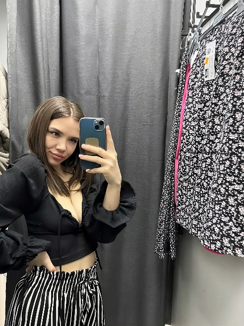 Ночью всё звучит тише, но ощущается сильнее 🌙
Каждый жест становится смыслом, каждый взгляд — приглашением 😌
Мне нравится растворяться... Ночью всё звучит тише, но ощущается сильнее 🌙
Каждый жест становится смыслом, каждый взгляд — приглашением 😌
Мне нравится растворяться...