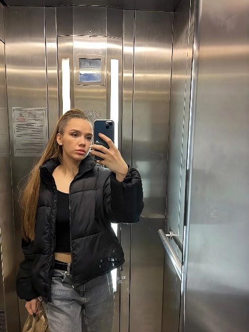 Ночью всё звучит тише, но ощущается сильнее 🌙
Каждый жест становится смыслом, каждый взгляд — приглашением 😌
Мне нравится растворяться... Ночью всё звучит тише, но ощущается сильнее 🌙
Каждый жест становится смыслом, каждый взгляд — приглашением 😌
Мне нравится растворяться...