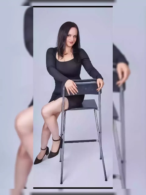 Люблю ухаживать за своей киской . Кормлю её дорогим кормом