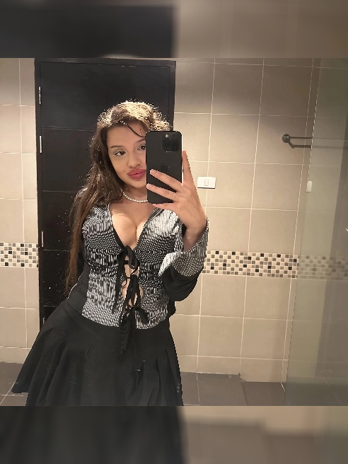 Готов отправиться в путешествие, где правит страсть? 🌹🔥



Меня зовут Валерия, и меня часто называют искушением. И, пожалуй, я не стану э...