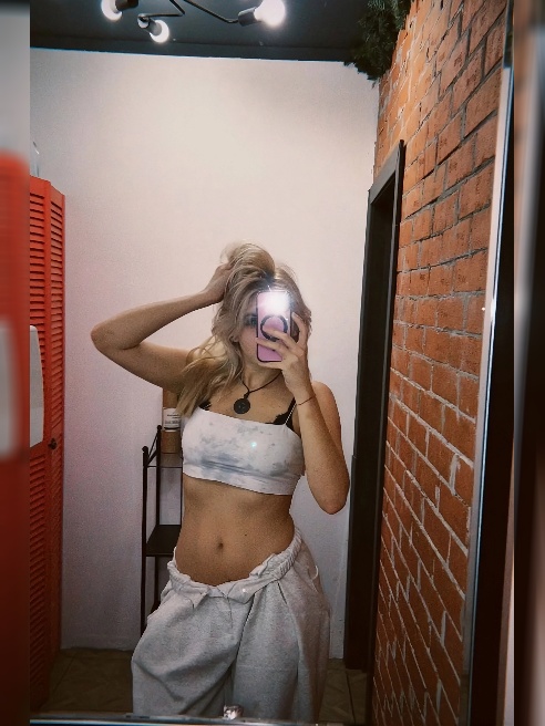 Я — воплощение тайного желания и сладкого соблазна 🔥💋 Со мной легко забыть о стеснении и позволить фантазиям выйти наружу 😏✨ Люблю флирт,...