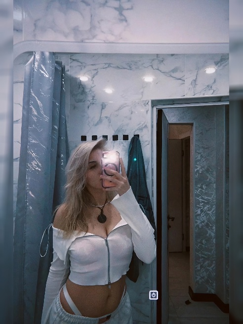 Я — воплощение тайного желания и сладкого соблазна 🔥💋 Со мной легко забыть о стеснении и позволить фантазиям выйти наружу 😏✨ Люблю флирт,...