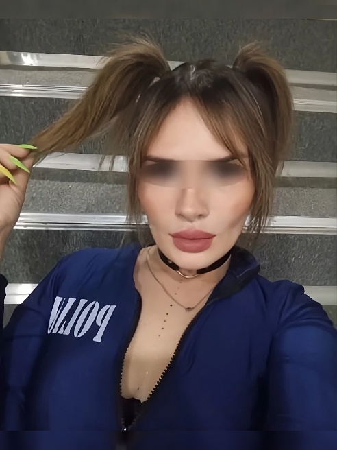 Эй, я твоя озорная конфетка, с которой всегда весело и жарко. 😏🍭

Снаружи яркая, с лукавой улыбкой и упругой фигуркой, а внутри — игривая...