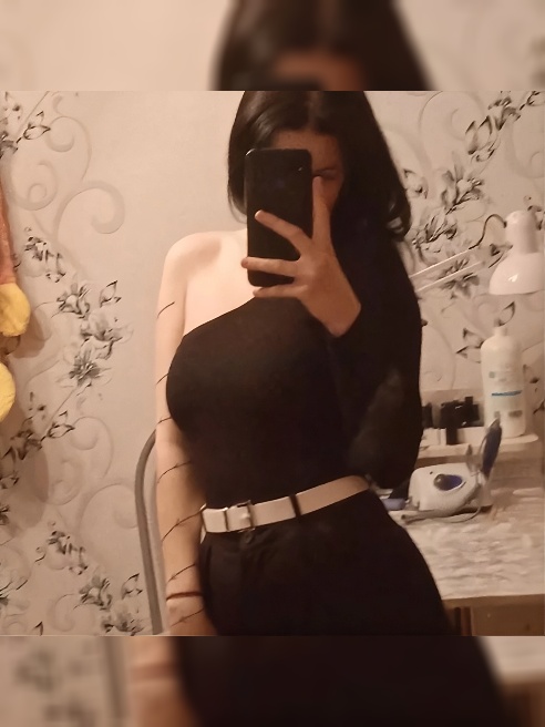Крохотная фея приветствует тебя,и я буду обвивать тебя своим ротиком до тех пор пока мы не улетим на парящих простынях к золотым, как мои...