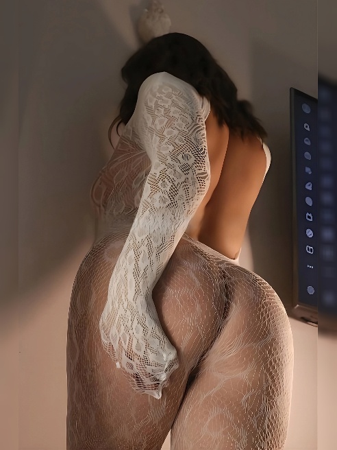 У меня всегда чисто и уютно в апартаментах 🍓

Предложу чай и кофе 💋

А также одноразовые тапочки и всегда чистое, свежее постельное белье...
