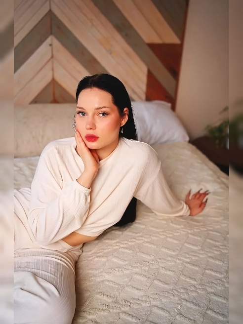 Давай поиграем втроём! 😈 Я и моя подруга-кошечка подползаем к тебе на четвереньках. Сначала ЖМЖ: мы целуемся, лижем друг друга, а ты смот... Давай поиграем втроём! 😈 Я и моя подруга-кошечка подползаем к тебе на четвереньках. Сначала ЖМЖ: мы целуемся, лижем друг друга, а ты смот...
