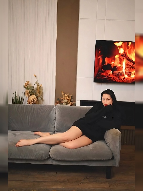 Давай поиграем втроём! 😈 Я и моя подруга-кошечка подползаем к тебе на четвереньках. Сначала ЖМЖ: мы целуемся, лижем друг друга, а ты смот... Давай поиграем втроём! 😈 Я и моя подруга-кошечка подползаем к тебе на четвереньках. Сначала ЖМЖ: мы целуемся, лижем друг друга, а ты смот...
