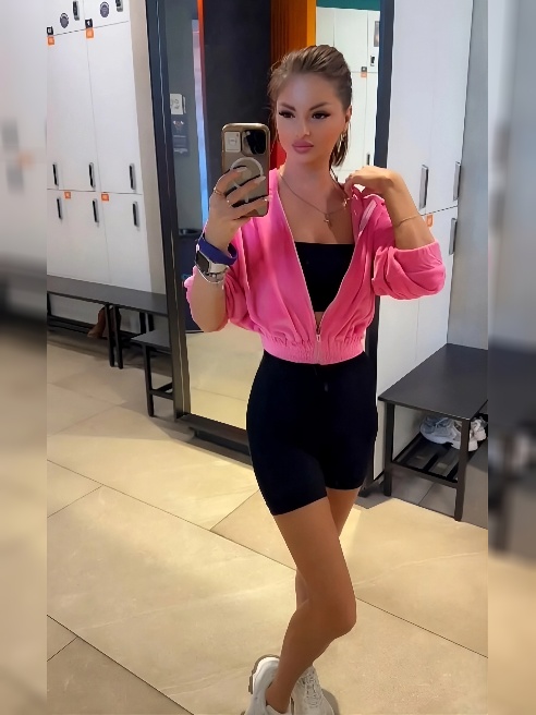 У тебя была когда-нибудь фантазия трахнуть милфочку? 🥰💘  Я здесь😍🌶 маленькая красотка очень ждёт тебя в гости, чтобы отсосать твой член,...