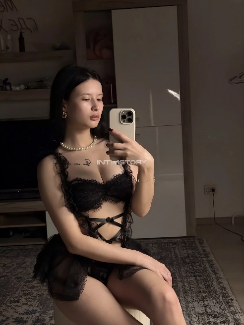 🐰 Зайка Сашуля 🐰



✨ Своя натуральная грудь 3-го размера 🫦



✨ Ухаживаю за своим телом , хожу в зал на постоянной основе 💪 попка у меня...