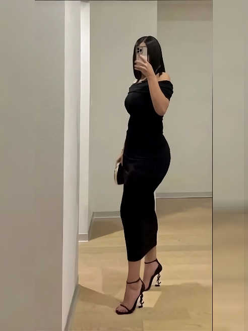 Ты пытаешься что-то сказать, но мои губы жадно накрывают твои 💋, не оставляя просxxxтва для слов. Поцелуй резкий, требовательный, он крич...