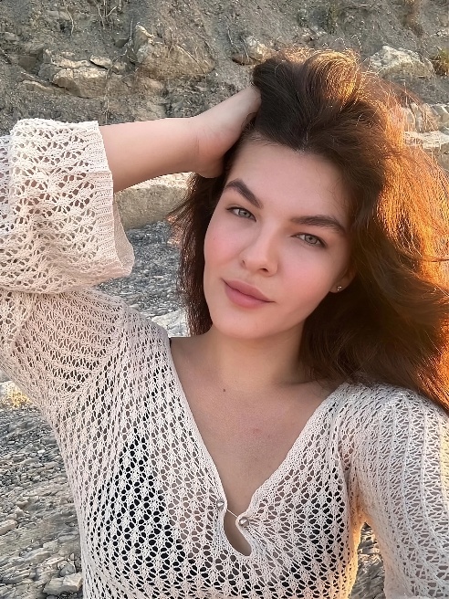 Меня зовут Raily, я высокая, с аппетитными изгибами, которые шепчут о самых дерзких фантазиях. Люблю, когда меня трогают там, где хочется...