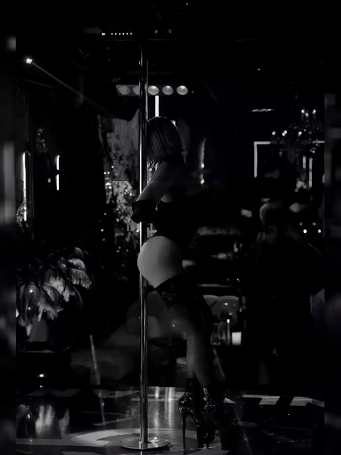 Я — воплощение тайного желания и сладкого соблазна 🔥💋 Со мной легко забыть о стеснении и позволить фантазиям выйти наружу 😏✨ Люблю флирт,...