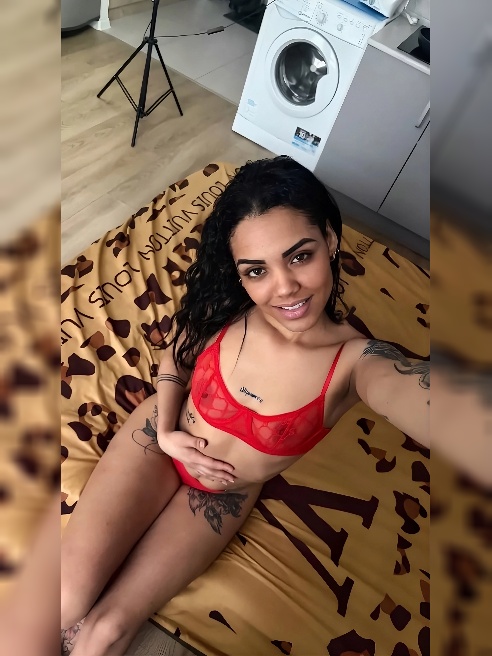 💃 ¡Hola, mi amor! Я — твоя испанская мечта, Моника.
Хрупкая, стройная кубинка с повадками дикой кошки — и да, я так и хочу присесть т... 💃 ¡Hola, mi amor! Я — твоя испанская мечта, Моника.
Хрупкая, стройная кубинка с повадками дикой кошки — и да, я так и хочу присесть т...