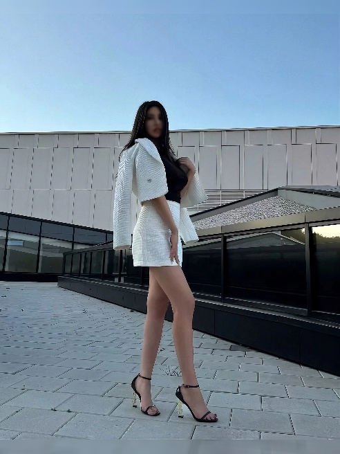 Хорошо делаем массаж в 4 ручки ❤🩹
Рады видеть тебя на нашей анкете 🧚🏼
Мое имя - Мира, а мою младшую сестренку зовут Маша. Мы все люби... Хорошо делаем массаж в 4 ручки ❤🩹
Рады видеть тебя на нашей анкете 🧚🏼
Мое имя - Мира, а мою младшую сестренку зовут Маша. Мы все люби...