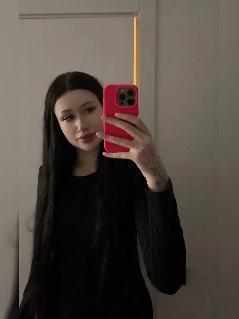🤗 Приветик 

Меня здесь ищут не просто так. Люблю, когда разговор заряжен искрами, а встреча — предвкушением. Ценю умение вести диалог не...