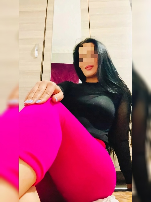 Я — та самая женщина, которая умеет зажечь! Люблю хорошие разговоры, уютные обнимашки  и качественный секс. Глубоко ценю взаимную страсть...