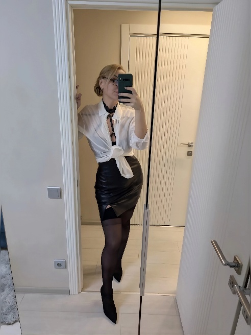 😘 Реальная инди. Без диспетчеров и посредников. Фотки 100% мои и частенько обновляются. Сильная и выносливая 💪 страстная и нежная 😘
Встр... 😘 Реальная инди. Без диспетчеров и посредников. Фотки 100% мои и частенько обновляются. Сильная и выносливая 💪 страстная и нежная 😘
Встр...