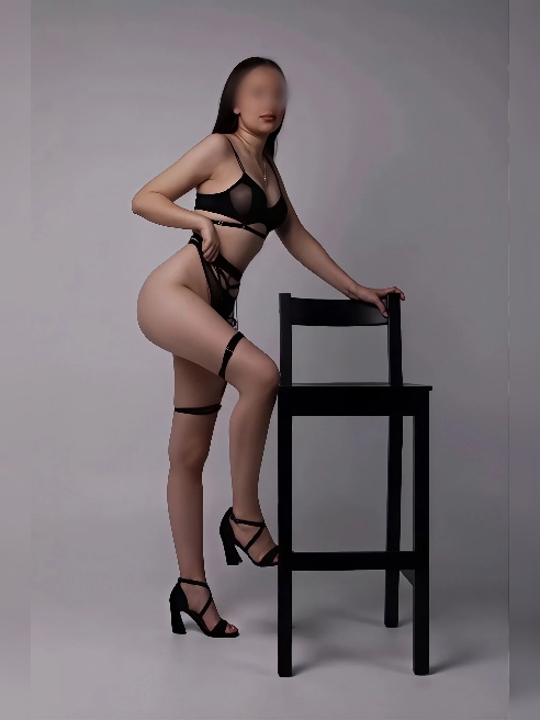 Чувственное наслаждение начинается здесь💋

Я знаю, как доставить тебе удовольствие , которое начинается с легких касаний и превращается в...