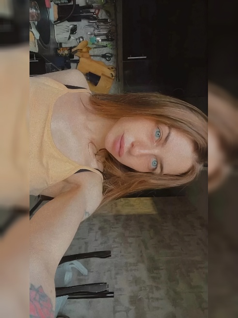 Я — воплощение тайного желания и сладкого соблазна 🔥💋 Со мной легко забыть о стеснении и позволить фантазиям выйти наружу 😏✨ Люблю флирт,...