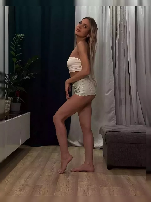 Я — соблазнительная блондинка 💋, которая знает, чего хочет, и всегда идёт до конца 🔥

Мои глаза манят к откровенным желаниям 👀, а прикосн...