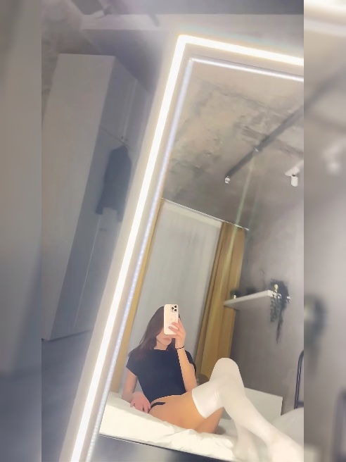 Есть красивая подруга 🥰

Приветик,я Кира и мне 21💋приехала покорять Москву☺

Рада приветствовать вас на своей анкете

Сексуальная,веселая...