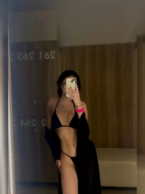 Есть красивая подруга 🥰

Приветик,я Кира и мне 21💋приехала покорять Москву☺

Рада приветствовать вас на своей анкете

Сексуальная,веселая...