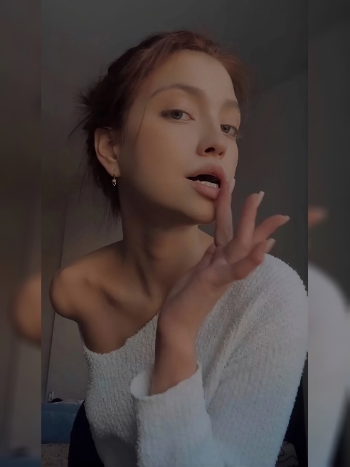 Есть красивая подруга 🥰

Приветик,я Кира и мне 21💋приехала покорять Москву☺

Рада приветствовать вас на своей анкете

Сексуальная,веселая...