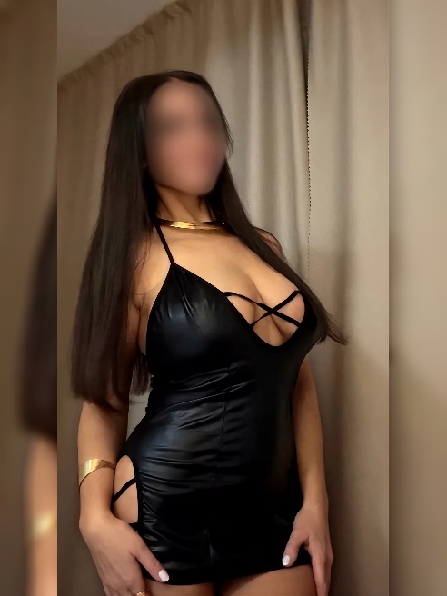Яркая,темпераментная с натуральными формами секси кошечка😻не оставит Вас без внимания💋 Обожаю приятных и щедрых мужчин, долгие встречи и...