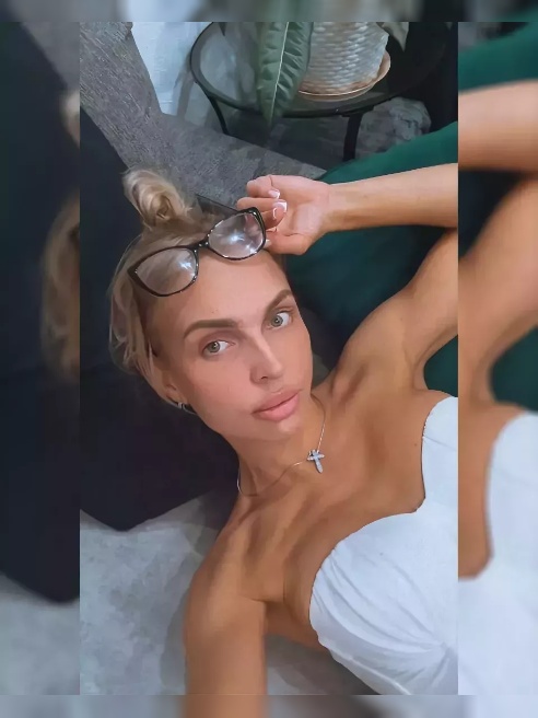 Я — соблазнительная блондинка 💋, которая знает, чего хочет, и всегда идёт до конца 🔥

Мои глаза манят к откровенным желаниям 👀, а прикосн...