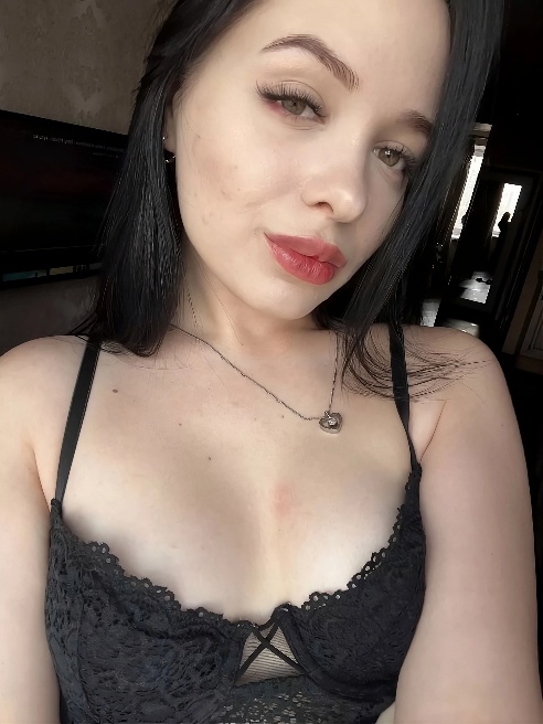 Моя маленькая нежная писечка просит секса 🥹🩷

Я обожаю горячий трах 😍🥰 Хочу оседлать твой член и скакать пока мы не кончим одновременно 😏😍😎