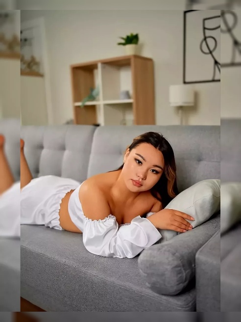 Я умею быть лёгкой и дерзкой одновременно 😏 Немного флирта, тёплая улыбка и ощущение, что ночь может пойти совсем не по плану 💋