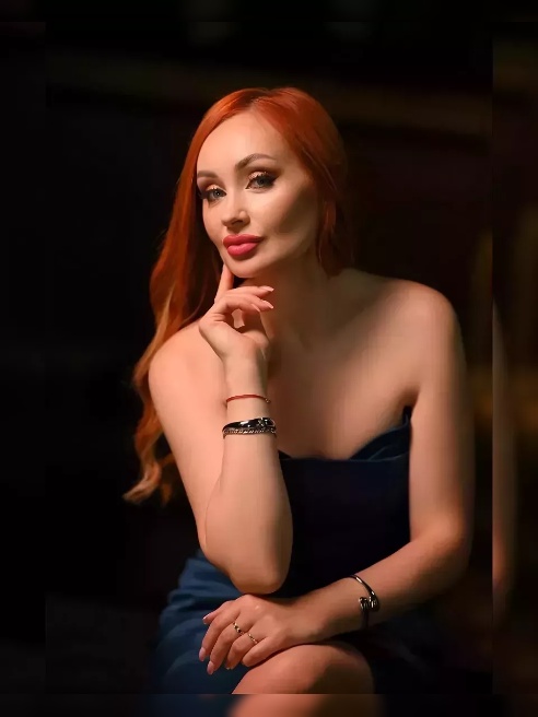 Я люблю, когда слова звучат как прикосновения 😏 Медленно, уверенно и с тем самым послевкусием, из-за которого хочется перечитать.