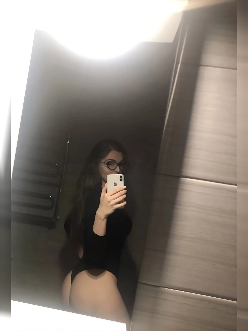 Есть экспрессик, Мяу 💗 

Милая, страстная, а руки волшебные🥰🔞

Длинные ноги прилагаются, попа подтянута и в отличном настроении. 

Обещаю...