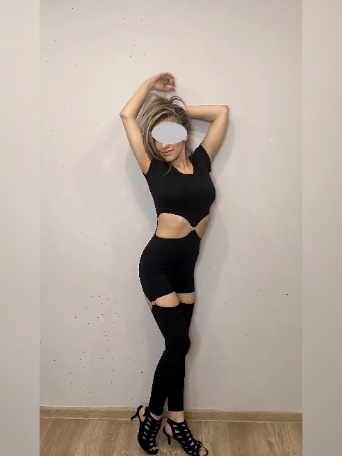 Приятная, нежная, приятна в общении. Без короны 👑. 