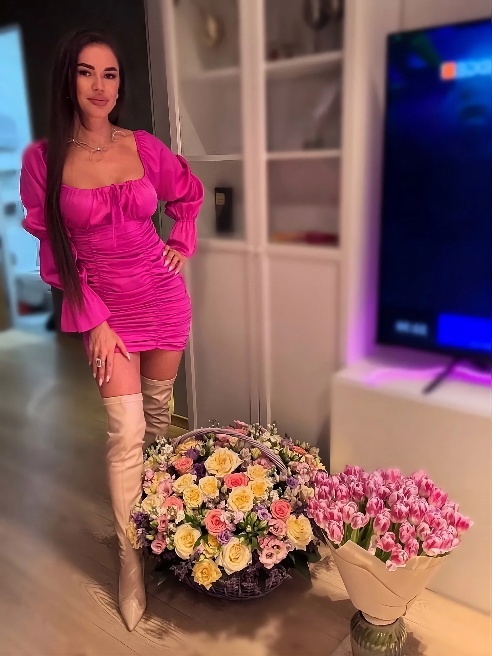 Ты будешь вспоминать этот момент снова и снова, даже не понимая, почему сердце начинает биться быстрее… ❤️‍🔥. С удовольствием, проведу с...