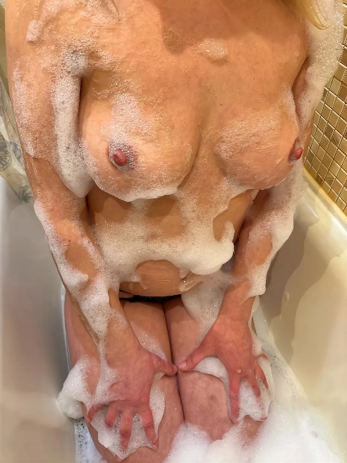 Привет, котенок 🐱 меня зовут Вероника, на этом сайте я первый раз👄😍 Открыла для себя эту сферу, потому что безумно люблю секс, я просто б... Привет, котенок 🐱 меня зовут Вероника, на этом сайте я первый раз👄😍 Открыла для себя эту сферу, потому что безумно люблю секс, я просто б...