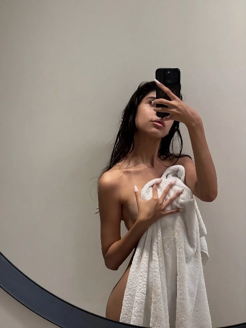 Молодая и нежная развратница, с ненасытным влечением к мужчине🥰🥰Манящая вкусная девочка с шикарной фигурой песочные часы, сочная, маленьк...
