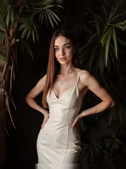 Я — Аня, твоя 22-летняя тайна, которая только-только распускается, как ночной цветок 🌙✨rnНа вид нежная, почти невинная: большие глаза, др...