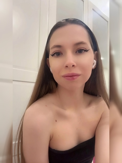 Люблю флирт до мурашек, жаркие взгляды и те ночи, когда дыхание сбивается от удовольствия! Могу быть сверху, снизу, в любой позе, где уго...
