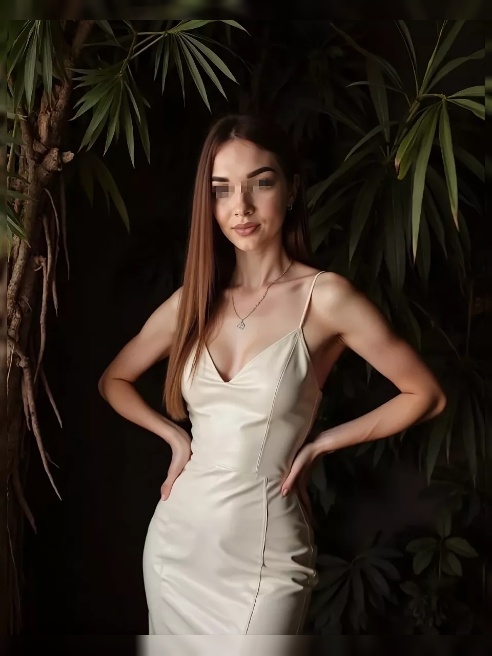 Я — Аня, твоя 22-летняя тайна, которая только-только распускается, как ночной цветок 🌙✨rnНа вид нежная, почти невинная: большие глаза, др... Я — Аня, твоя 22-летняя тайна, которая только-только распускается, как ночной цветок 🌙✨rnНа вид нежная, почти невинная: большие глаза, др...