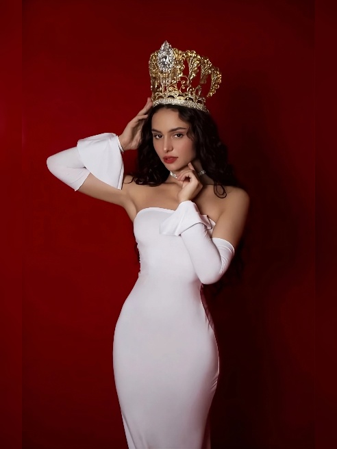 У меня много титуловов и я победительница нескольких конкурсов красоты 👑👑👑

Для меня женская красота это искусство, я очень мечтательна,...