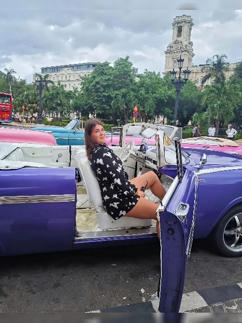 Яркая и амбициозная волчица;)Люблю нежность и ласку во время процесса.Нравится делать долгий минуэт и доставлять наслаждение)Открытая и с...