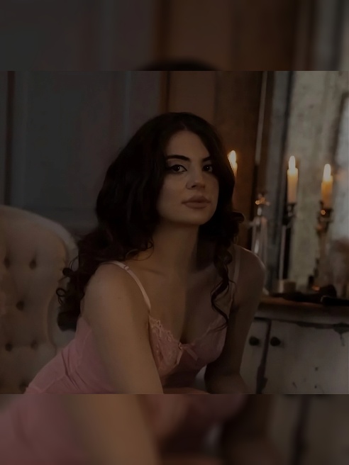 Горячая и дерзкая девочка 😘 Я всегда настоящая и не играю роли. Со мной всё индивидуально — ярко, чувственно и по-разному. Хочешь нежност...