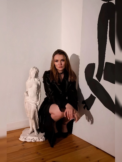 В моих движениях грация и лёгкий соблазн. Я нежная, но страстная ❤️

Знаю силу поцелуя и люблю играть полутоном то дразнить то дарить лас...