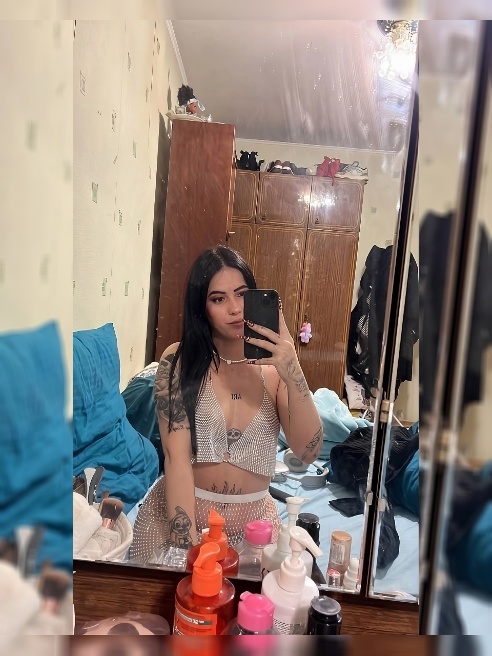 Привет, сладкий 😽 Я та самая кубиночка, от которой становится жарко даже без прикосновений 💃🔥 



Люблю играть взглядом, словами и паузам...